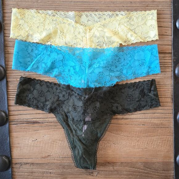 Victoria's Secret Lace Thong Bundle Sz S New 3 pieces - Picture 1 of 5